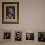 Guest house R & Freud